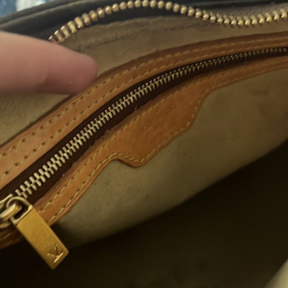 Louis Vuitton Looping MM - Picture 14 of 16